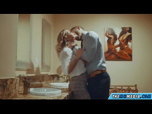 ❤️ Quando uma loira peituda o seduz em um banheiro público ️ Porno vídeo em pt-br.pornoreino-com.ru